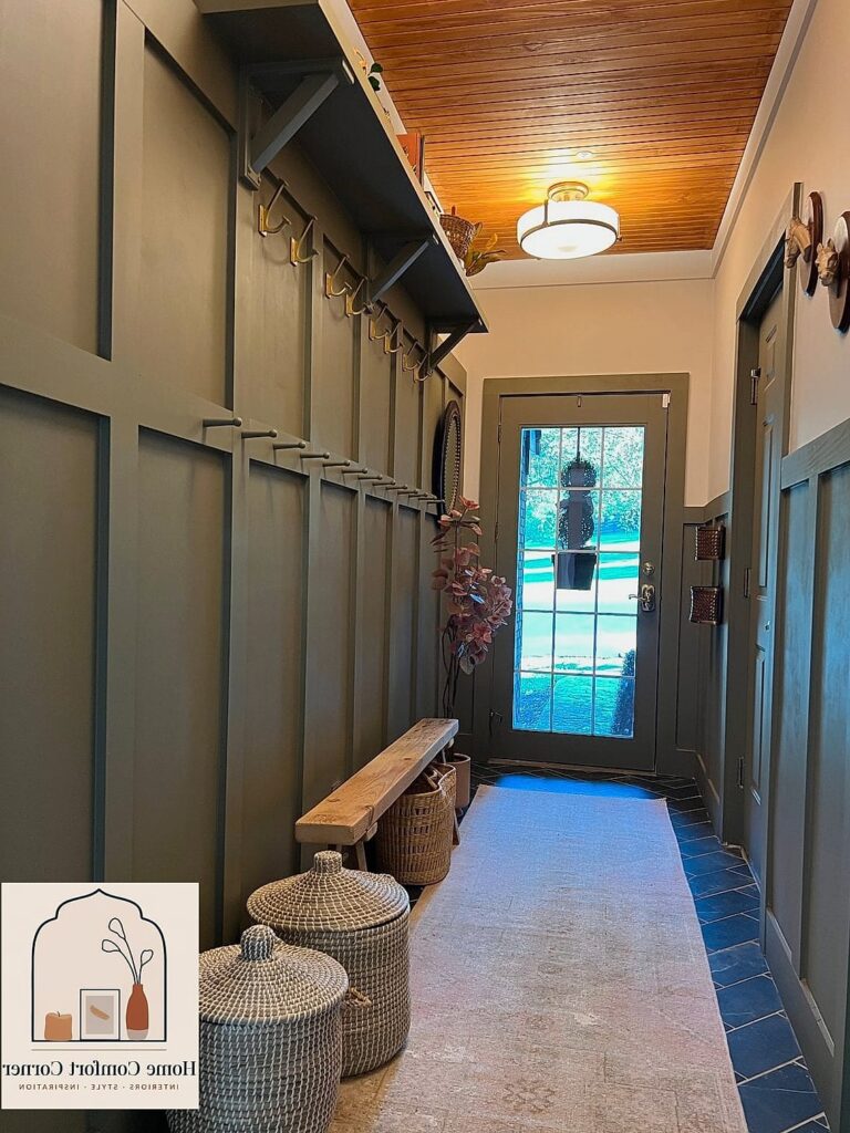 16 Mudroom Decor Photos That Will Inspire Your Next Project 1 featured 2926