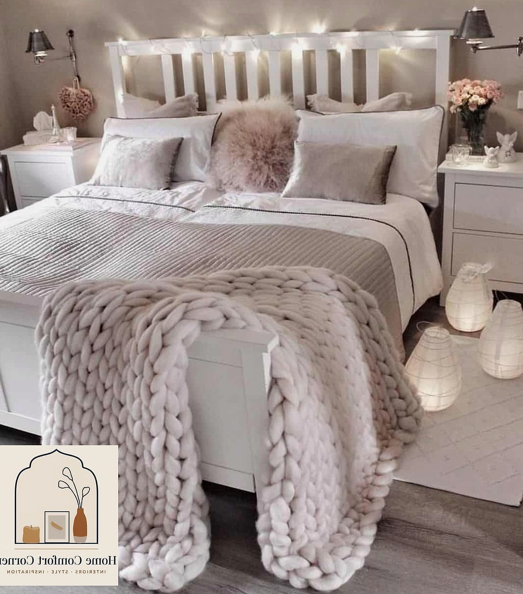 25 Cute Room Decor Ideas Diy Ideas That Work in Any Size Home 19 Layered Throw Pillows and Blankets