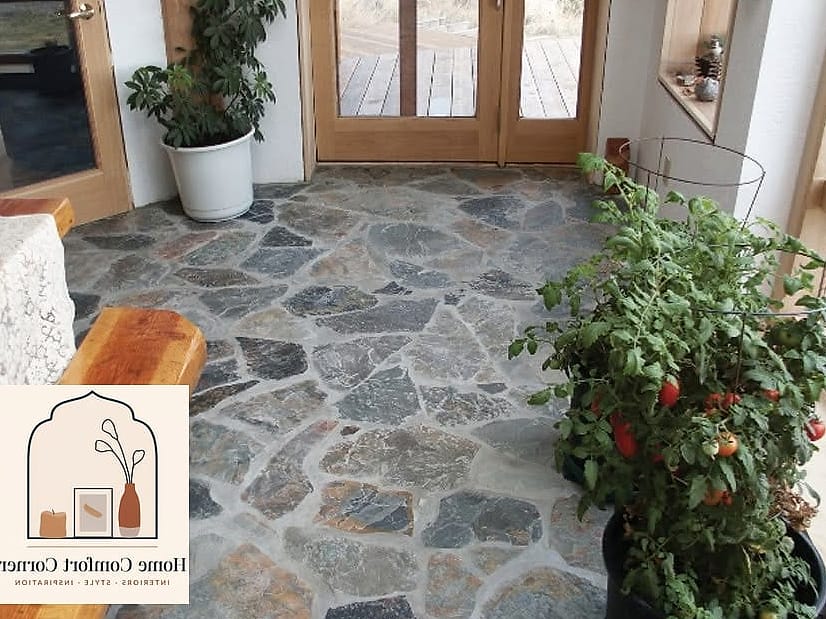 9 Pisos Interiores Designs You Need to See Right Now 7 Natural Stone Flooring with Textured Finishes