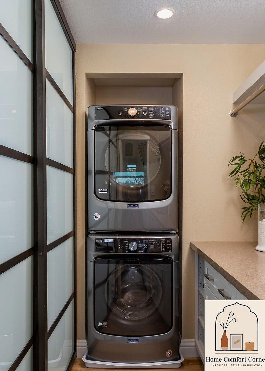Recessed Niche for Small Essentials