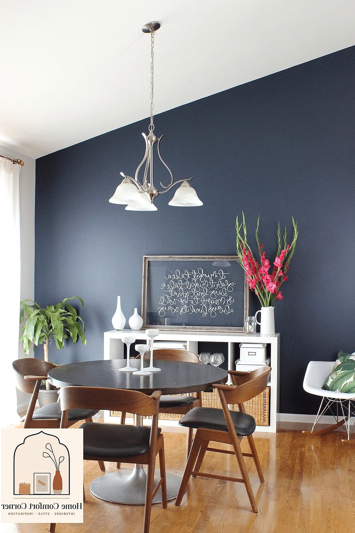 14 Aesthetic Room Paint Ideas Perfect for Every Home Style 6 Rich Navy Blue for Classic Sophistication
