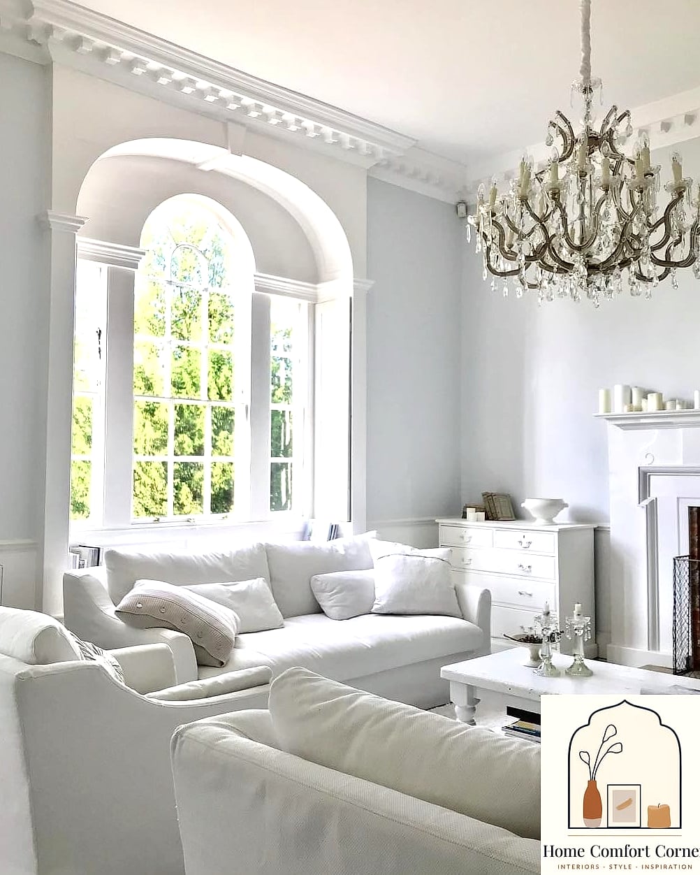 19 White Room Decor Ideas That Will Transform Your Space 7 White Slipcovered Furniture